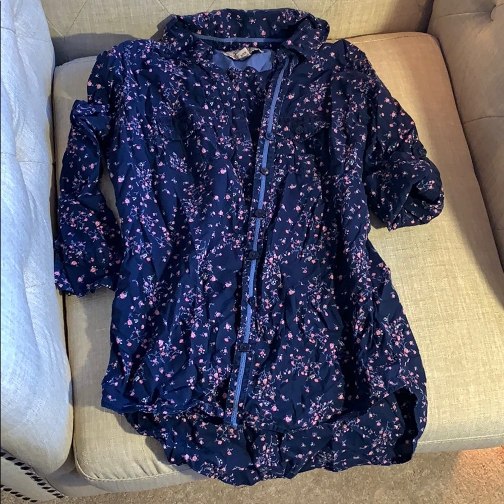 Blue floral feminine button up blouse 3/4 sleeve